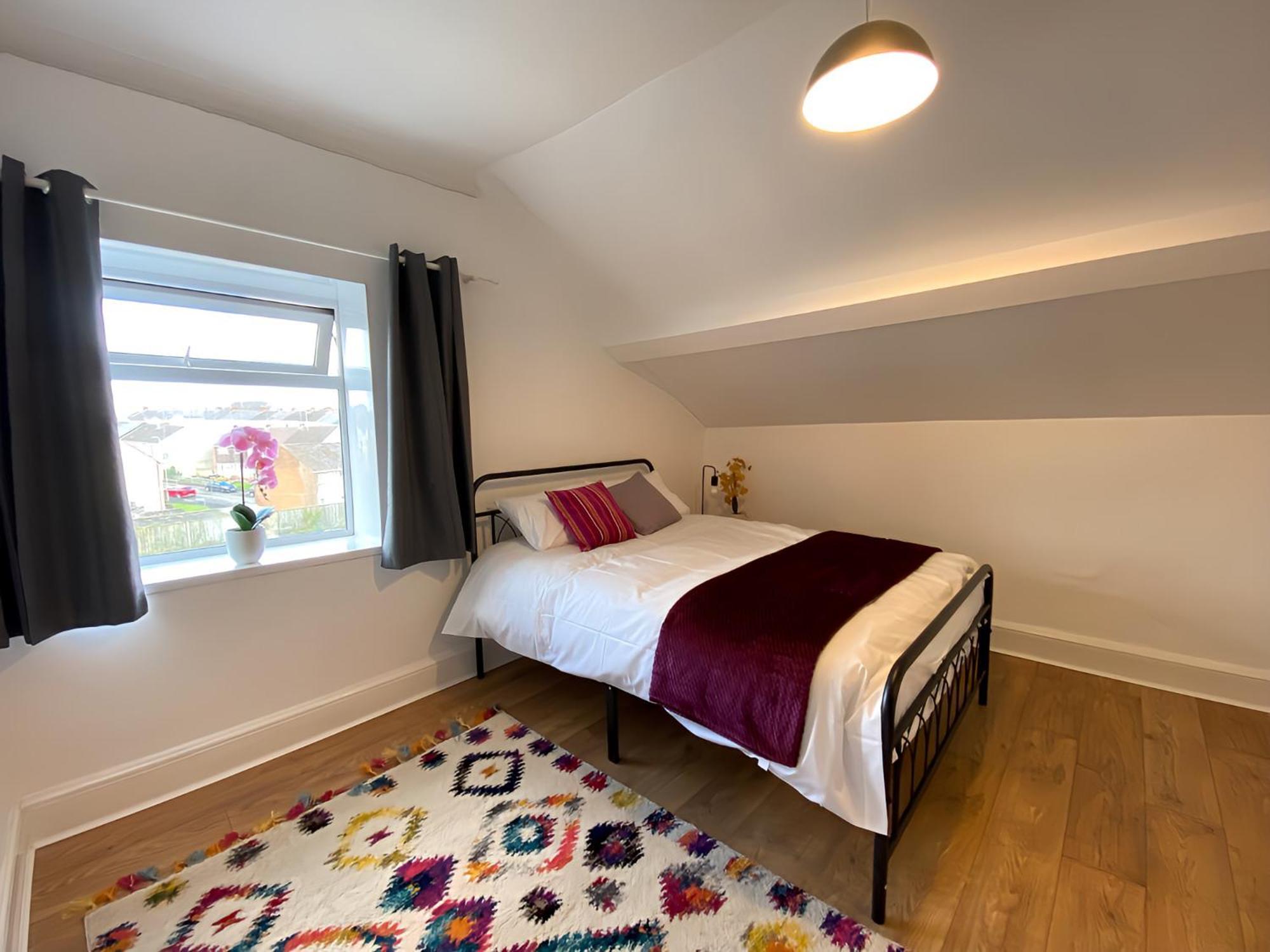 4-Bedroom Home - Perfect For Those Working In Bridgend - By Tailored Accommodation Exterior foto